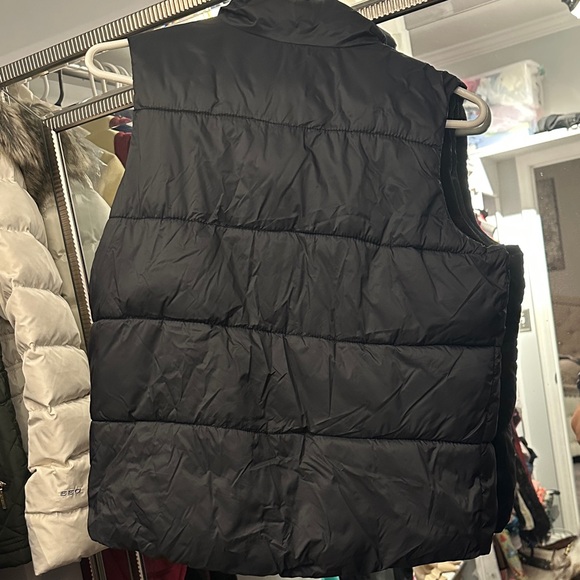 Old Navy Black Puffer Vest - Picture 3 of 6